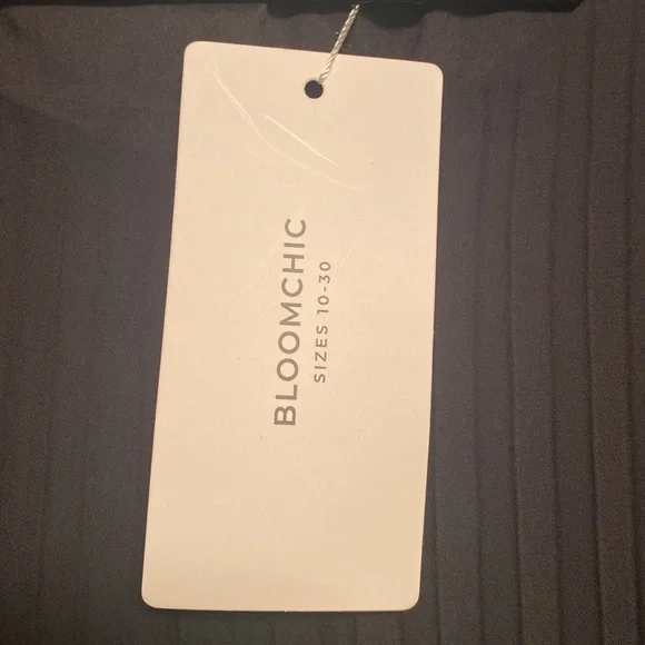 Brand New BloomChic Black Pleated Dress…size 26 - Picture 6 of 6